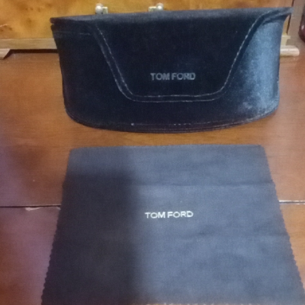 TOM FORD LARGE BLACK VELVET SUNGLASS Case And Cloth